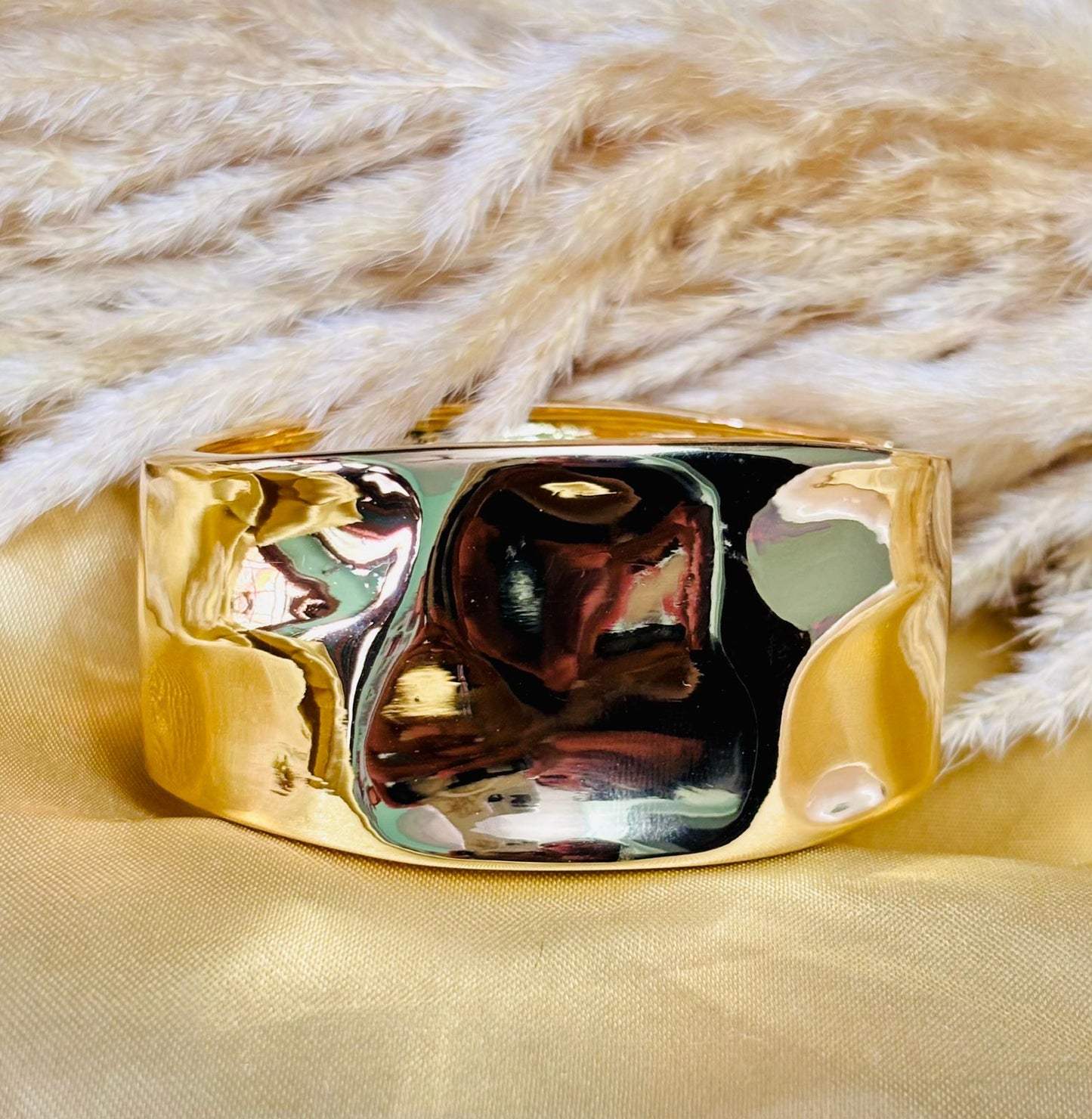 Majestic Grandeur Hand Cuff