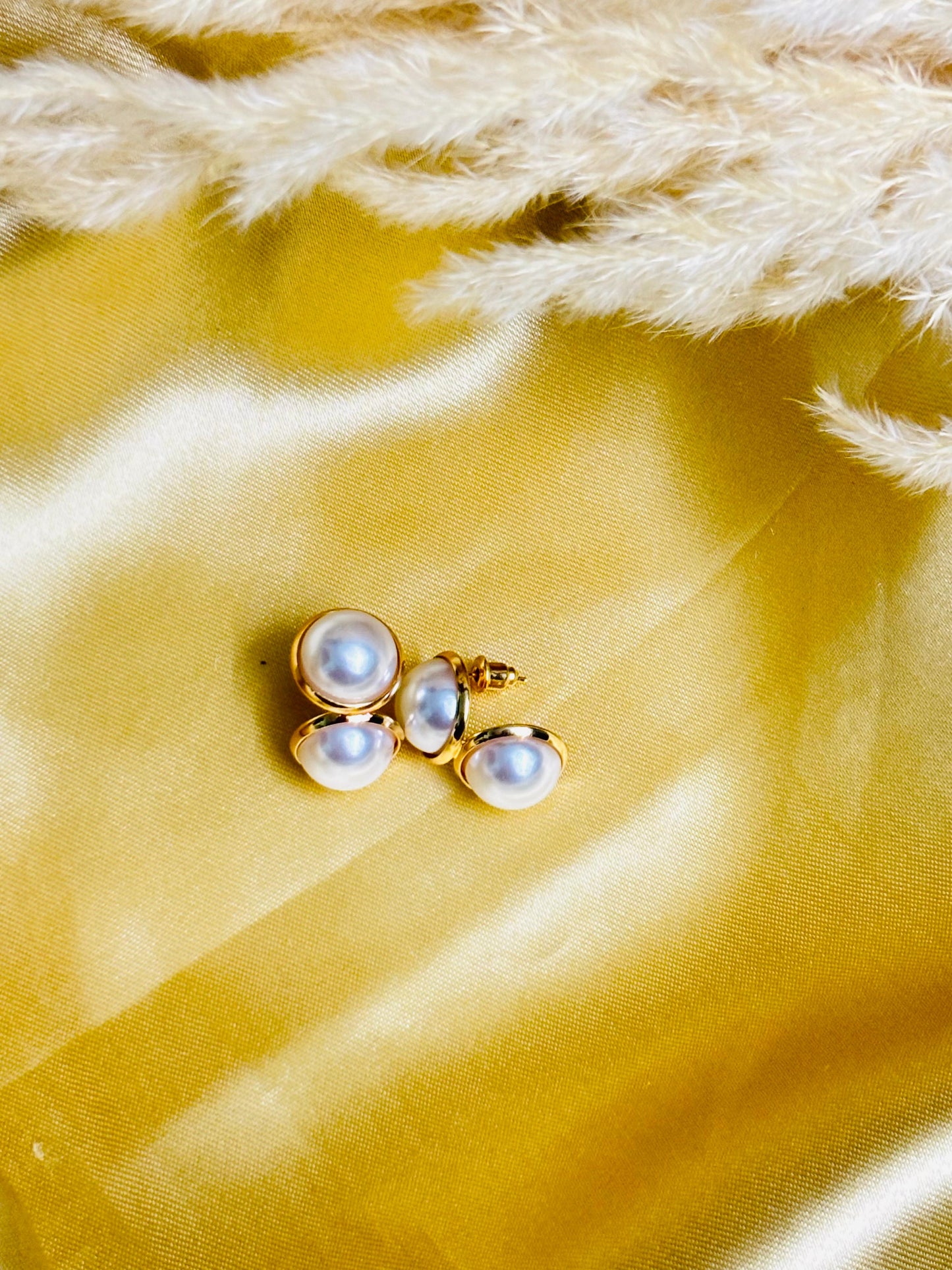 Curved Elegance Pearl Earrings