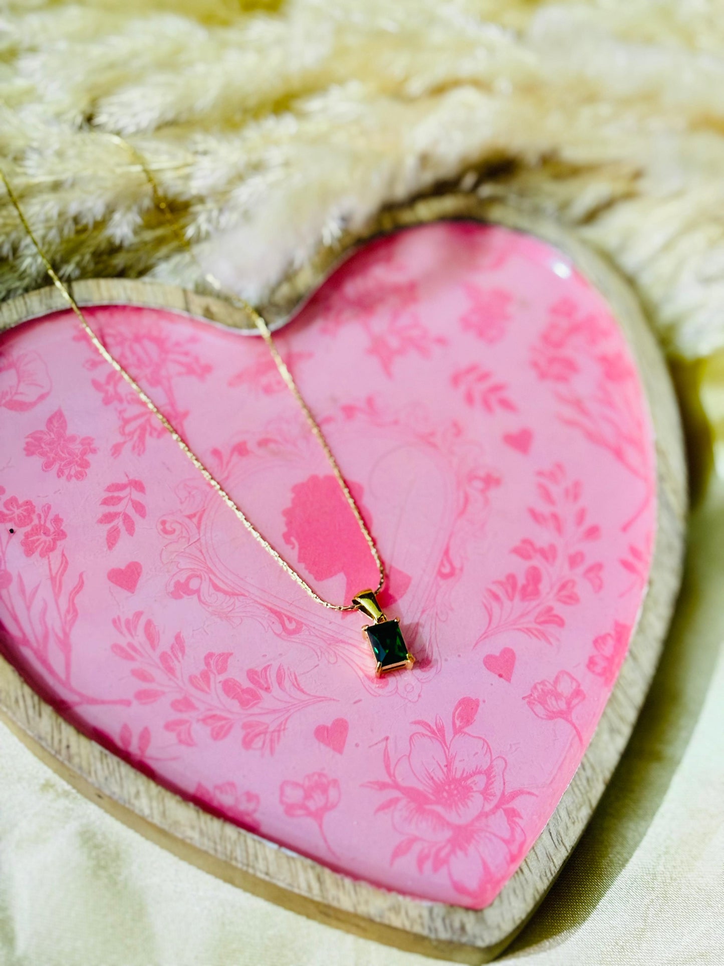 Emerald Elegance Pendant Chain