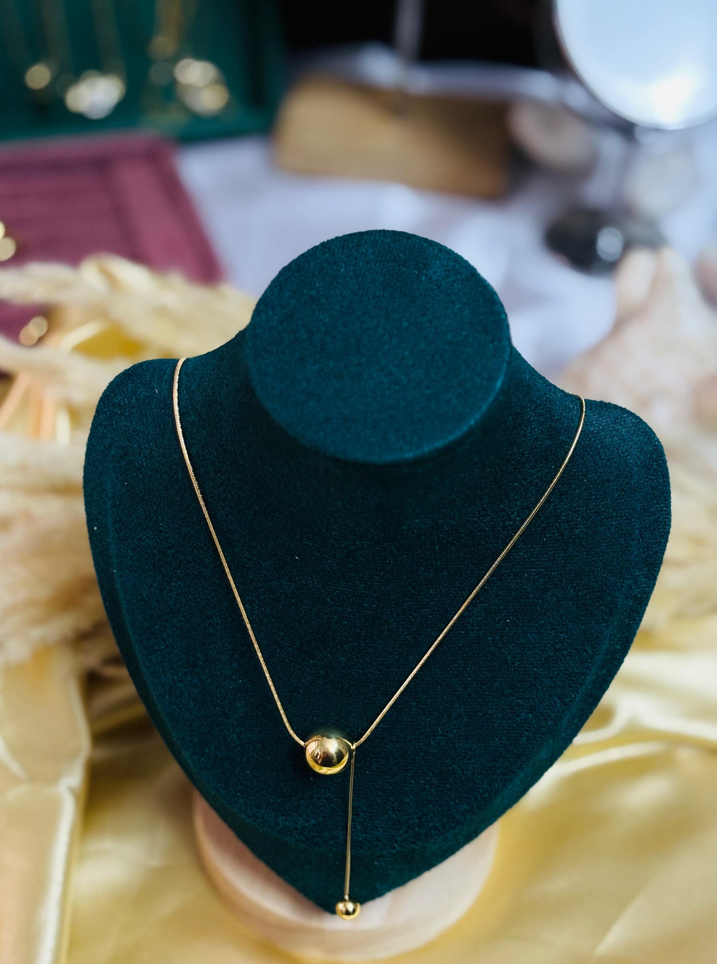 Elegant Double-Layered Circle Pendant Chain