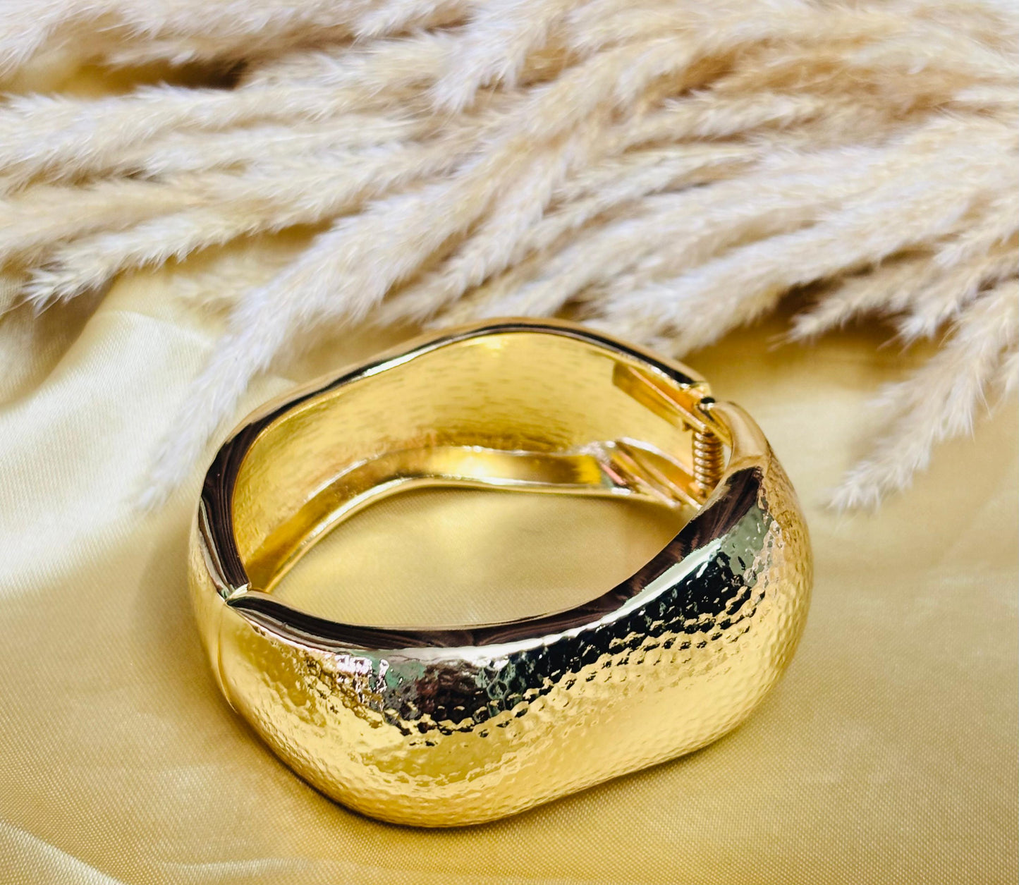 BoldGrip Textured Hand Cuff