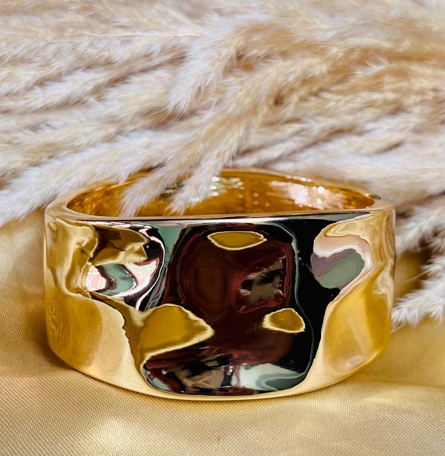 Majestic Grandeur Hand Cuff