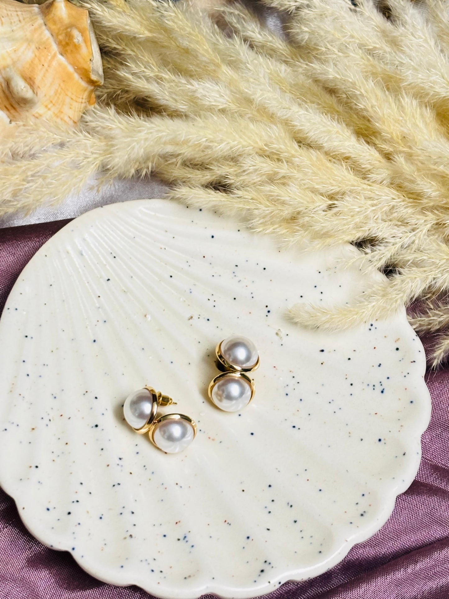 Curved Elegance Pearl Earrings