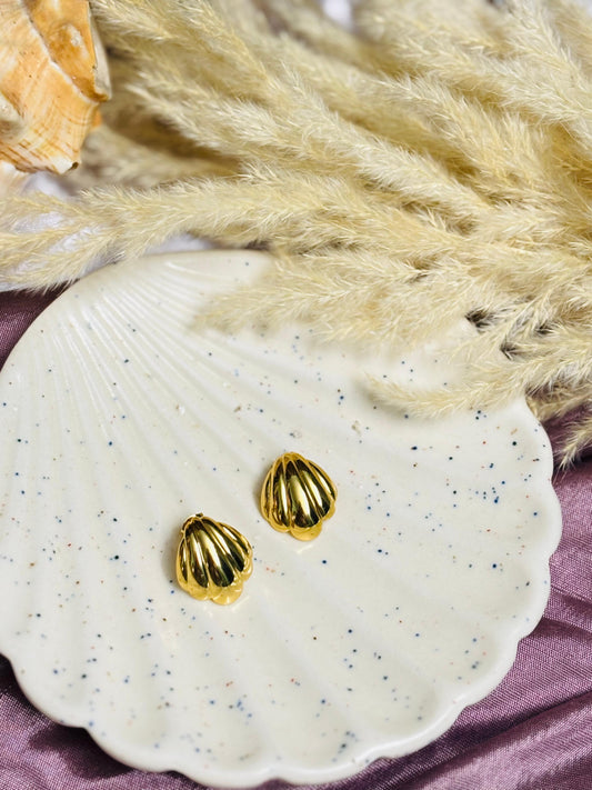 Gilded Seashell Elegance Earring