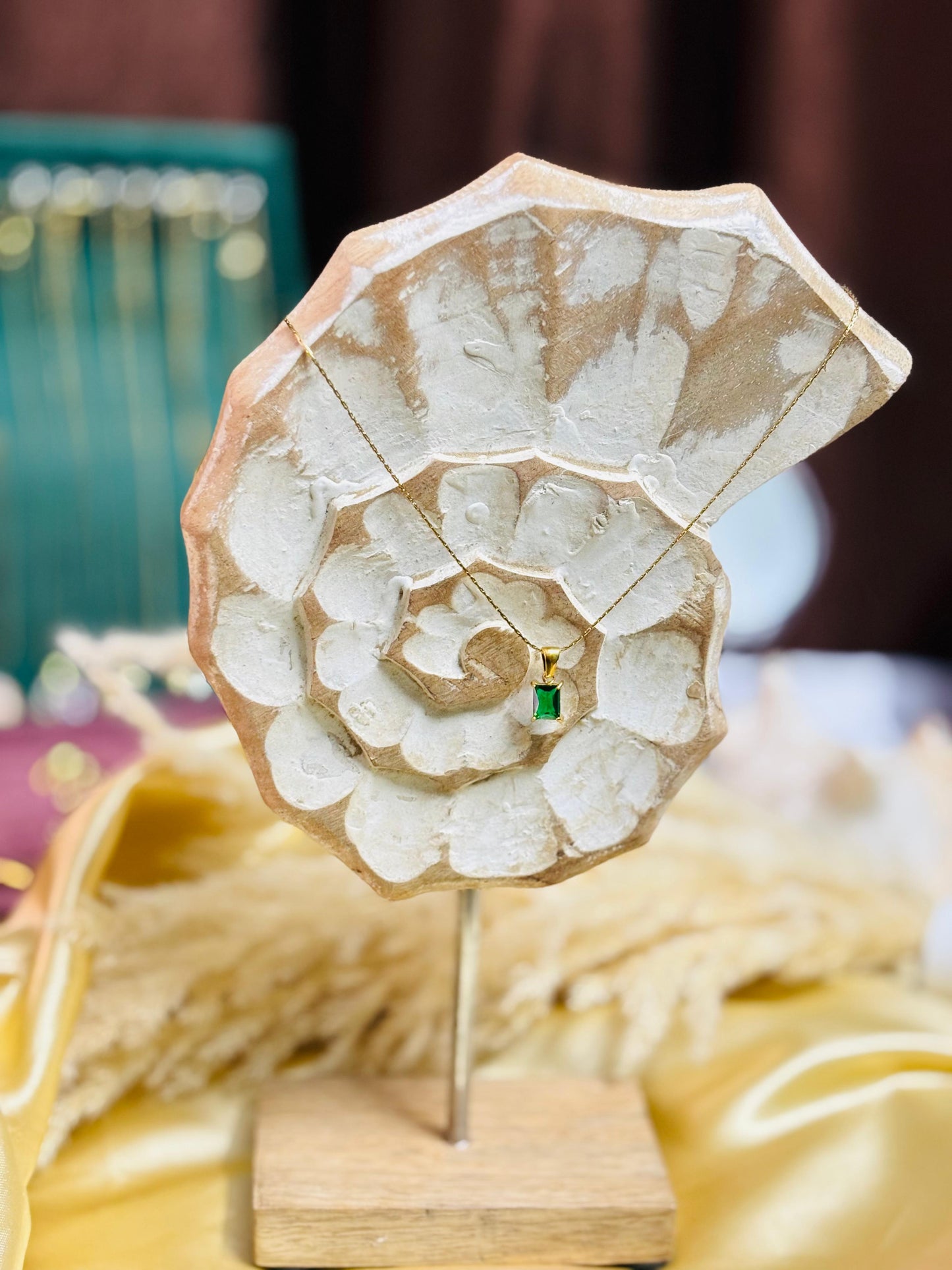 Emerald Elegance Pendant Chain